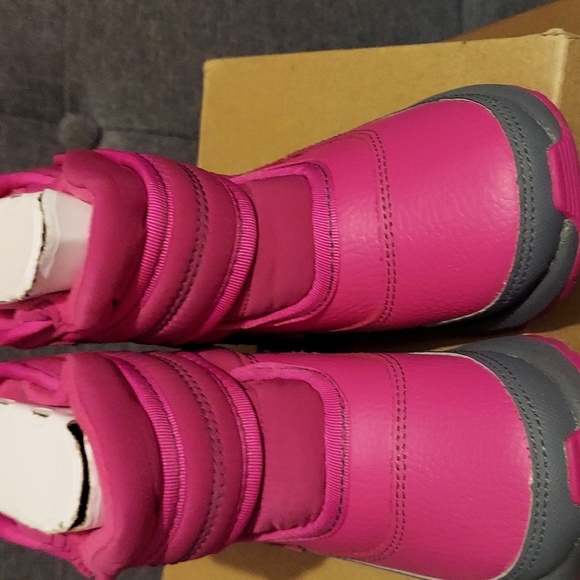 UGG Kids Taney Weather (Toddler/Little Kid) (Raspberry Sorbet/Grey) Girl's Shoes - Picture 5 of 8